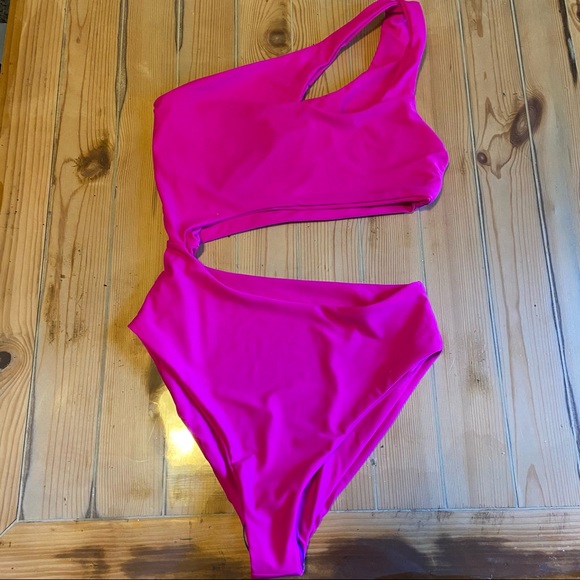 NWOT Lulus Sun Bound Fuchsia Cutout One-Shoulder One-Piece Swimsuit - Picture 2 of 12